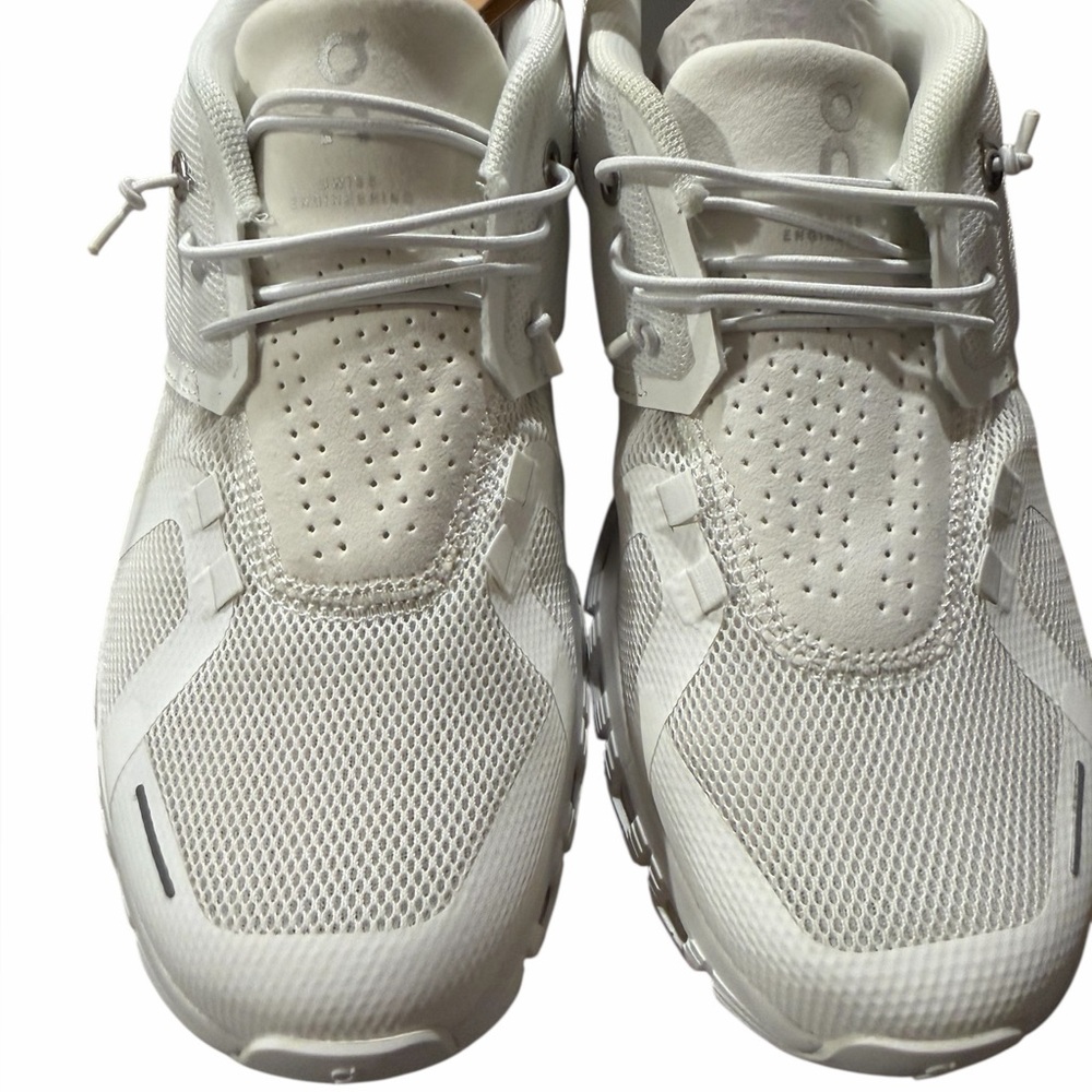 On Running Cloud 5 All White Women’s 2-7.5W 9W Swiss Engineering Lightweight NEW - Picture 6 of 7